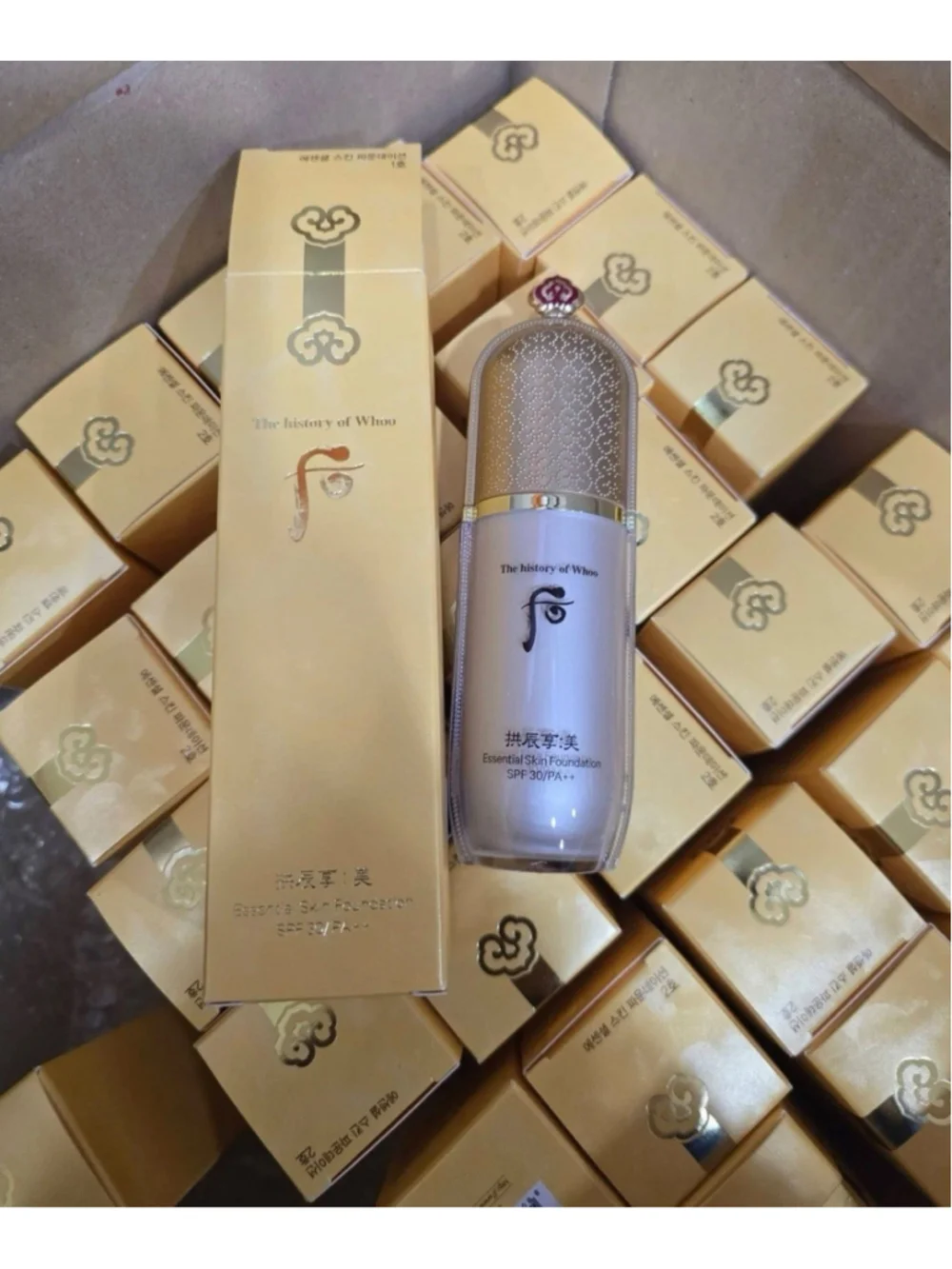 The history of whoo Gongjinhyang Mi Essential Skin Foundation #2 SPF30 PA++ 40ml